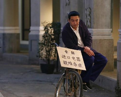 国产假结婚视频,一场荒诞的婚姻闹剧